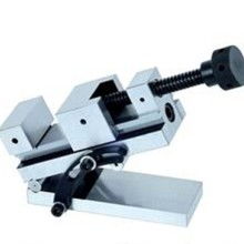 滕州市超凡機械附件廠 專注鑄件與平口鉗系列，服務裝載機配件市場